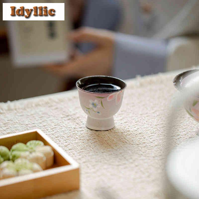 2 Stück/Los Handbemalte Winterjasmin Hoher Fuß Teetasse Antike Teeschale Kanne Teeverkostung Persönliche Tasse Chazhan Meistertassen Cha 30ml