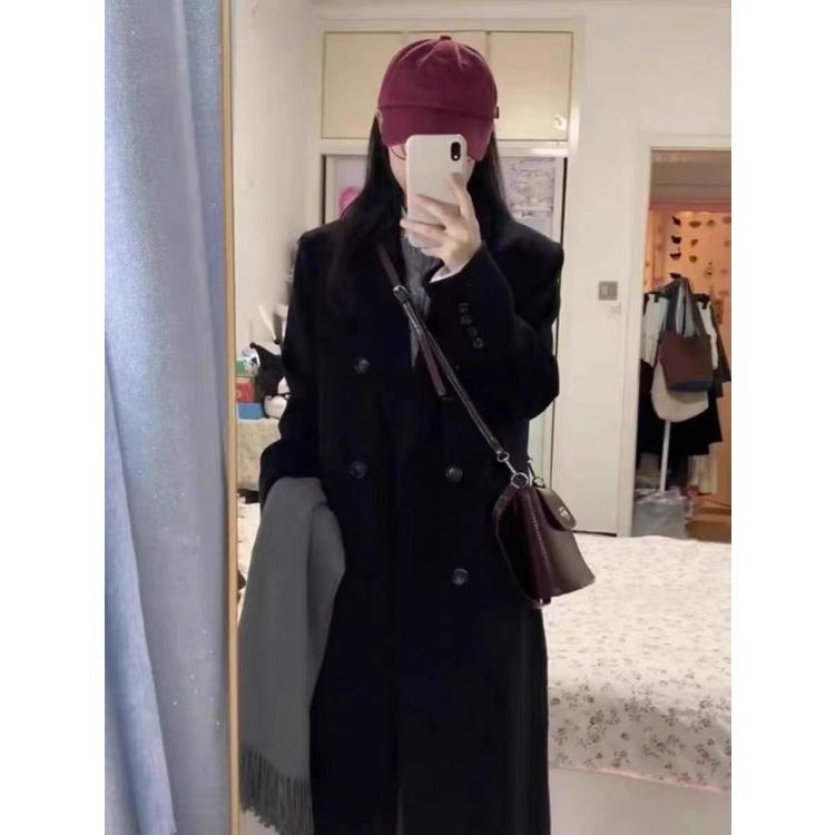 Ein klassischer und eleganter Damen-Wollmantel für einen modischen Winterlook