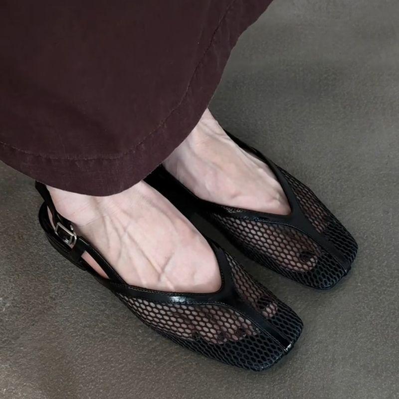 Mesh breathable hole shoes women's summer wear comfortable flat back strap super foreign style one-word buckle Roman style sandals