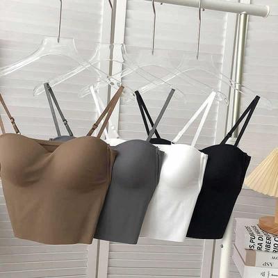 Elegancki top na ramiączkach z jedwabiu lodowego z wkładkami na biust – Gładki i seksowny krótki top typu tank z odkrytymi plecami
