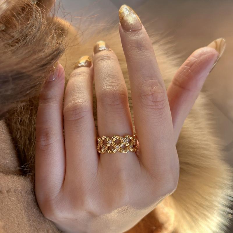 Hollow out flower dot diamond rings for women new in fashion light luxury glossy ring wedding adjustable dreamy wedding jewelry