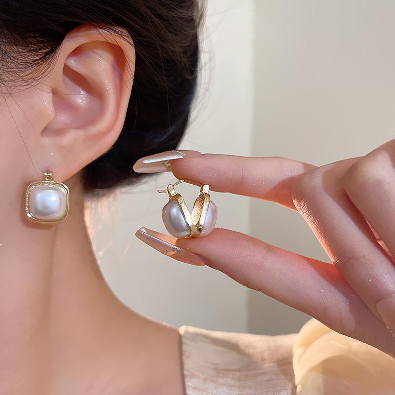Korean Double-Sided Pearl Earrings: French Retro, Versatile, High-End Style for Women