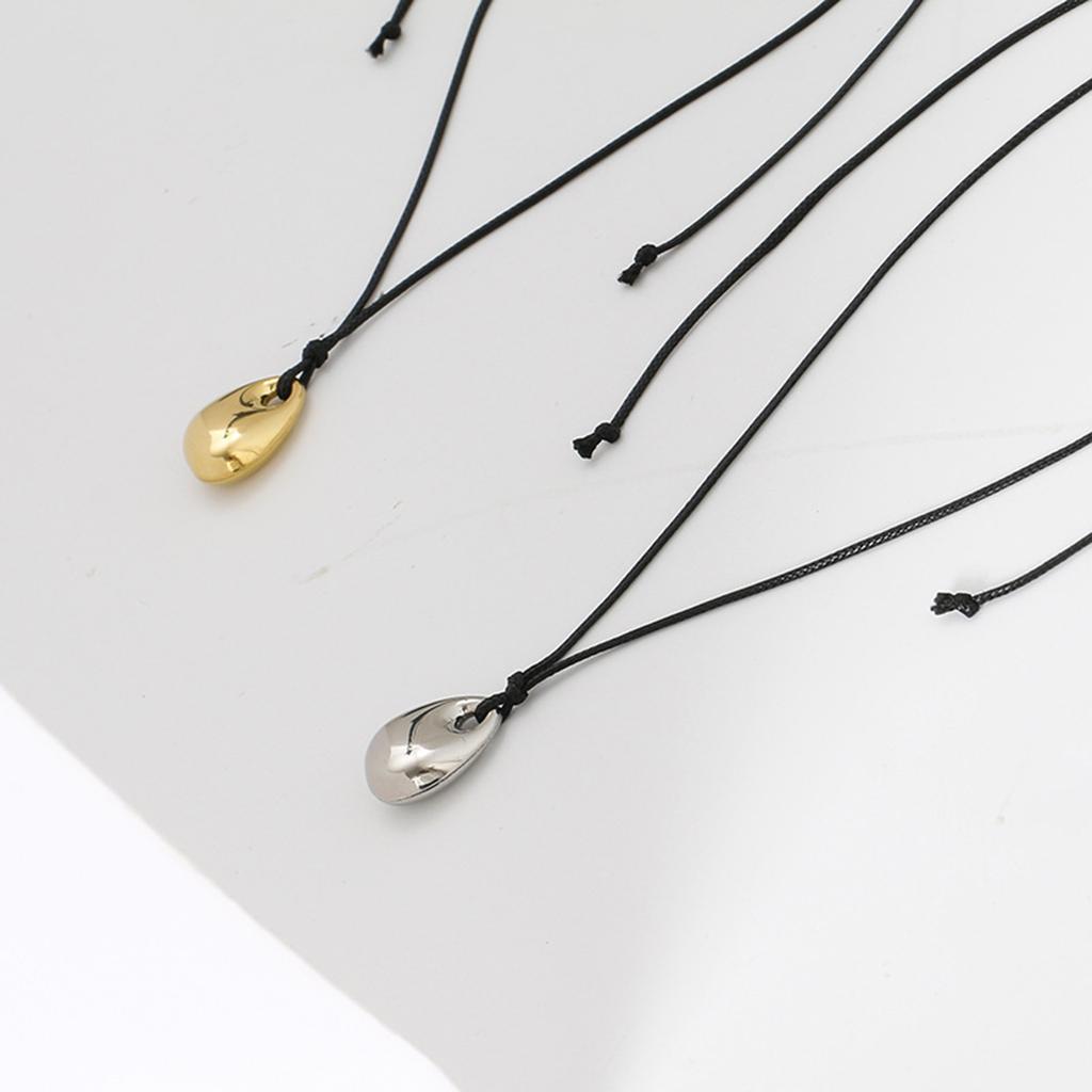 Elegant Metal Bean Shaped Necklace Geometric Pendant Neckchain Stylish Accessory for Fashion Forward Individuals