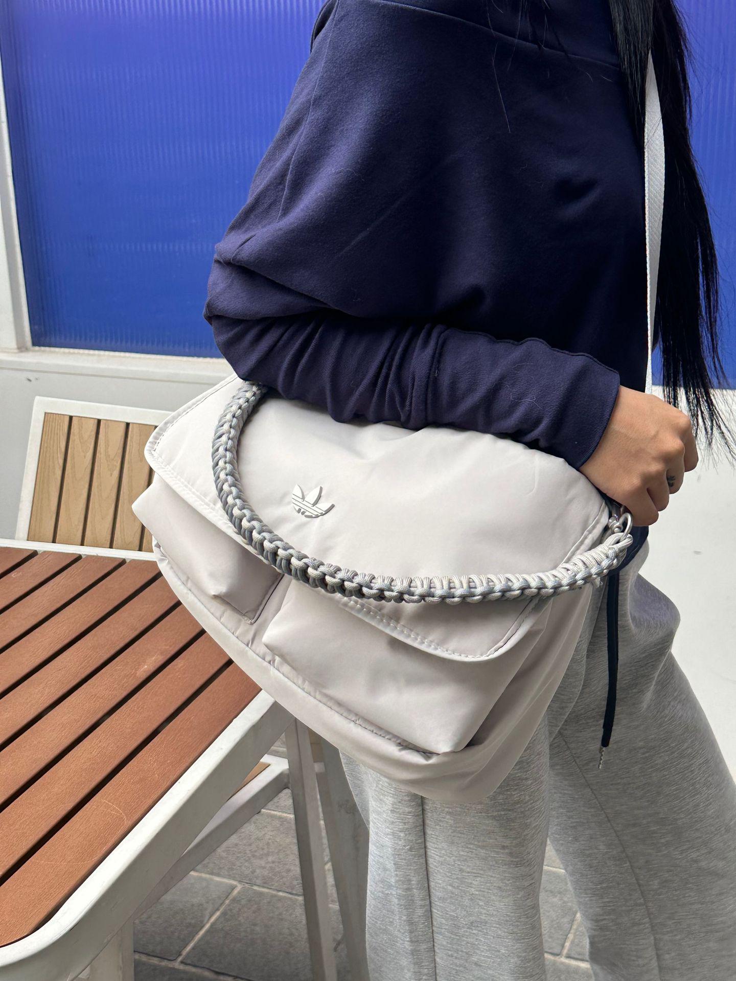 

2025 Autumn/Winter Sporty Women s Large Capacity Waterproof Crossbody Messenger Bag 24x34x10 cm