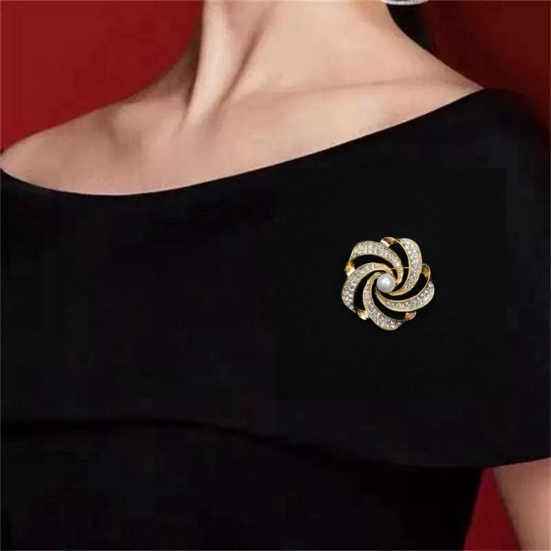 Luxury Korean Sparkling Diamond Brooch Corsage – Simple, Fashionable Jewelry Pin