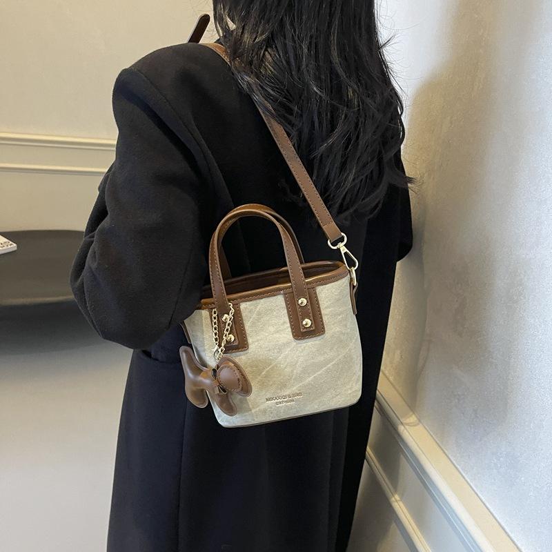 Premium Texture Niche Bag 2025 New Women's Bag Versatile Retro Shoulder Messenger Bag Fashionable Portable Bucket Bag