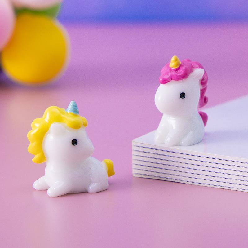 Süße Cartoon-Einhörner in Miniaturlandschaften, Kreative Heim-Schreibtischdekorationen, Auto-Dekorationen, Harz-Handarbeiten und Kleine Ornamente