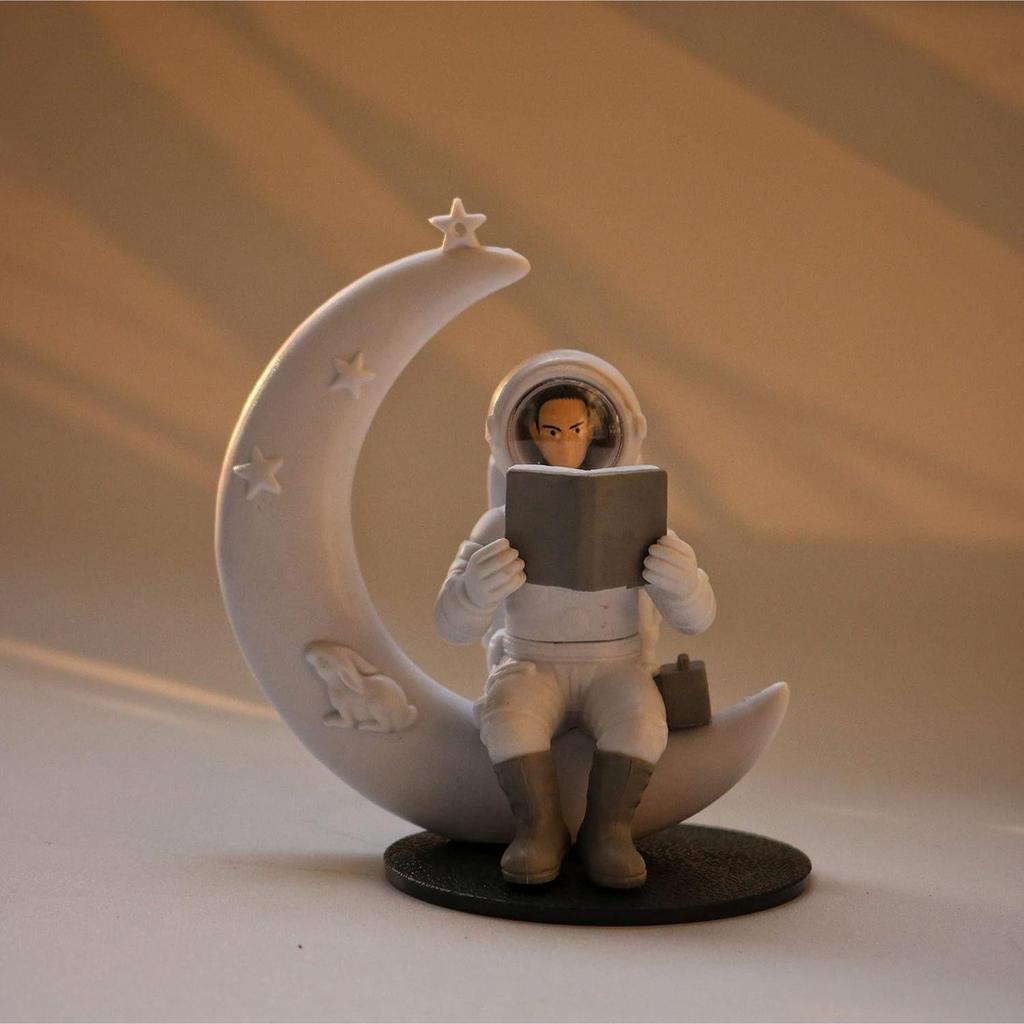 Cute Outer Space Astronaut Figurine Action Figure Toys Statue for Showpiece Home Living Room Decor Office Desktop Decoration Car Dashboard
