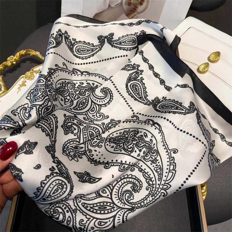 Luxury Paisley Printed Bandana Scarf Lightweight Soft Satin Stylish Versatile Neck Scarf For Women Hairbands Headscarf