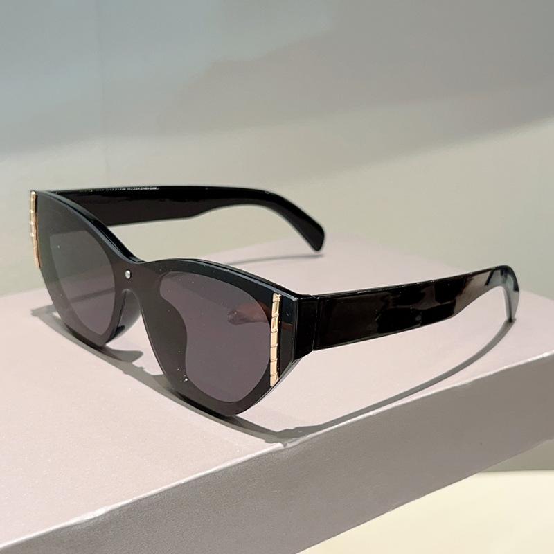 Wind retro cat s eye fashion sunglasses plain face high-end sense small fragrant style hot girl street sunglasses metal hinge