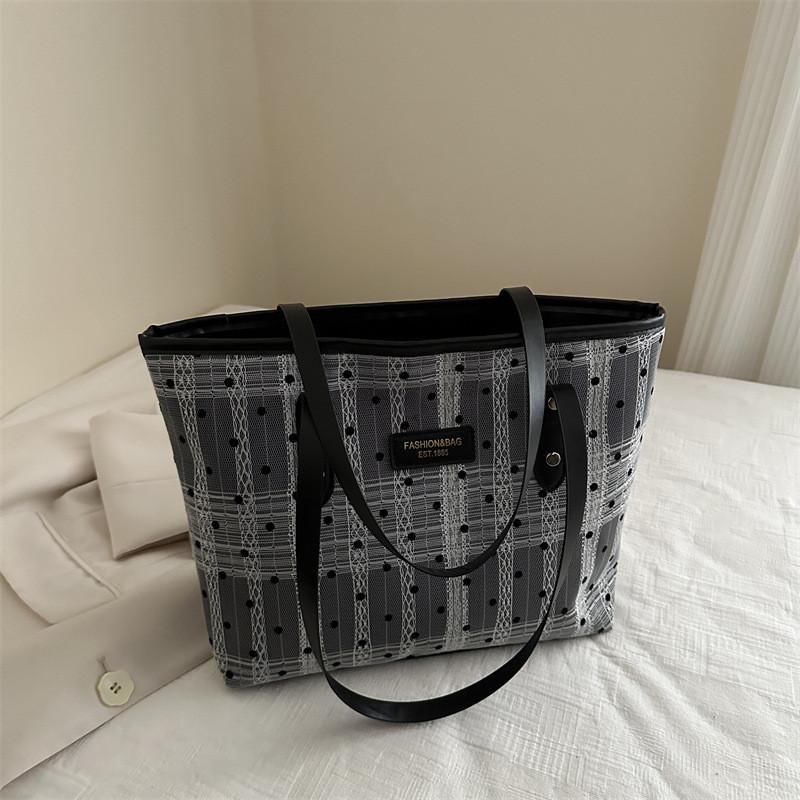 Fashionable Pu Tote Bag For College Students Large Capacity Stylish Shoulder Bag For Daily Use