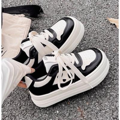 Zapatos Blancos de Suela Gruesa de Otoño para Mujer Nuevo Diseño de Alto Sentido Interés Especial Zapatos de Papá Moda Ins Zapatos de Plataforma
