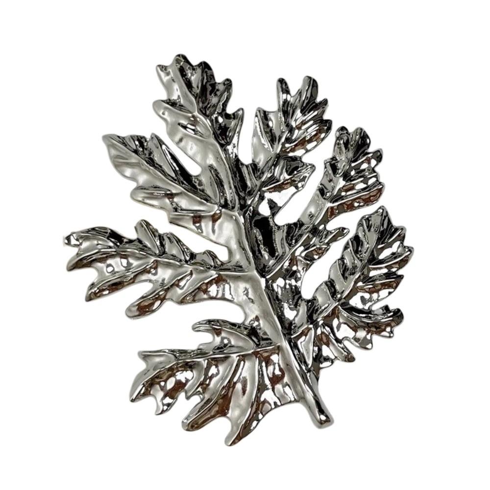 Vintage Long Leaf Pin Corsage Ornament Metal Glossy Brooch Maple Leaf Brooch  Western-style Clothes