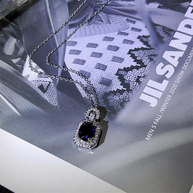 Collana di Zaffiri Blu Reale e Diamanti: Catena Lunga di Lusso con Chiusura a Moschettone per un Look Semplice ed Elegante