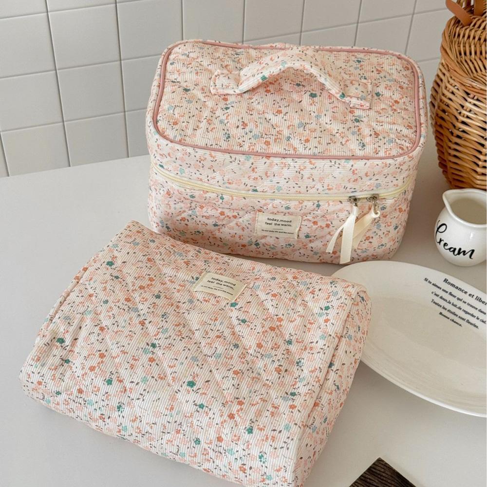 Luxury Women Large Capacity Cosmetic Bag Travel Organizer Make Up Storage Pouch For Lipstick Ladies Vintage Flower Quilting Bag