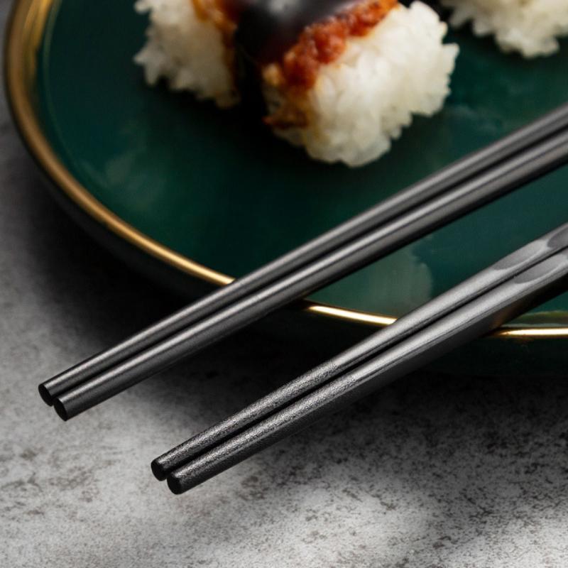 5 Paar Essstäbchen-Set für den täglichen Gebrauch, chinesischer Stil, luxuriöse schwarze Legierungs-Essstäbchen, rutschfeste Lebensmittel-Essstäbchen, Haushaltsbesteck