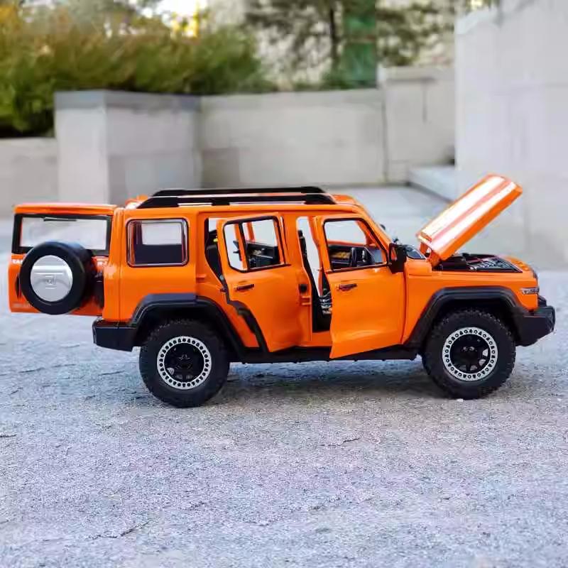 1:24 Tank 300 Alloy Car Model High Simulation Diecast Metal Toy Off-road Vehicles Sound and Light Model Collection Children Gift