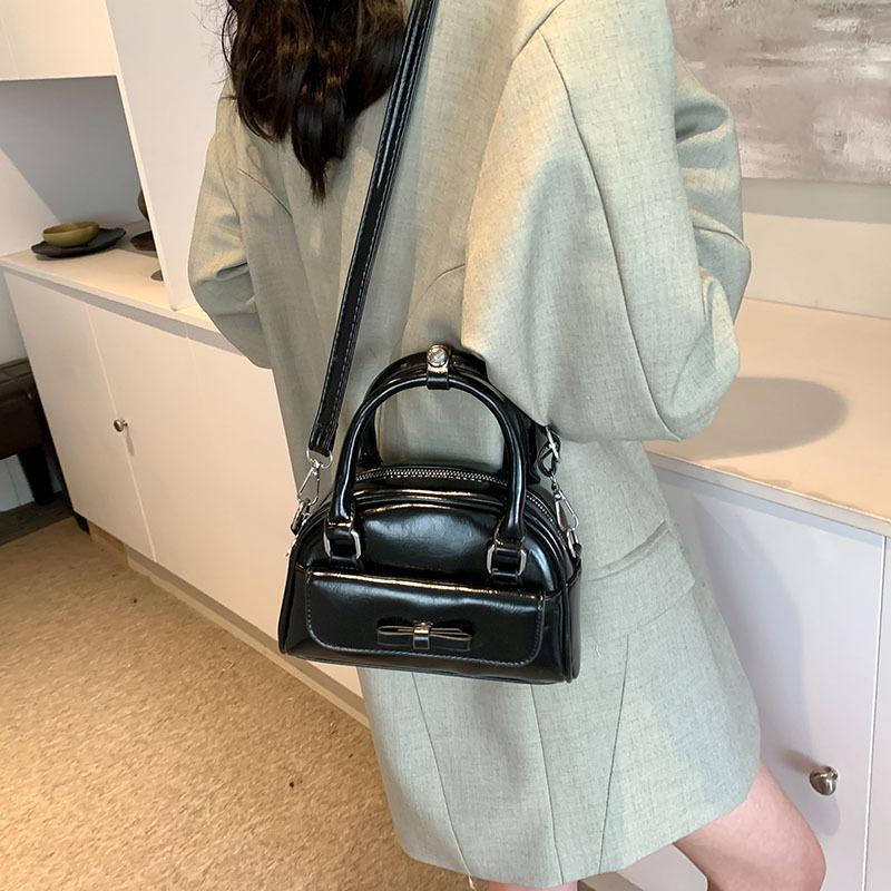 Niche Design 2025 New Korean Handbag Bag Women's Shell Bag Shoulder Messenger Bag Fashionable Versatile Small Square Bag