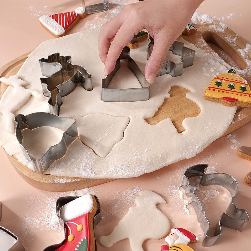 12-Piece Christmas Series Biscuit Mould 2025 Color Boxed Stainless Steel Baking Tool