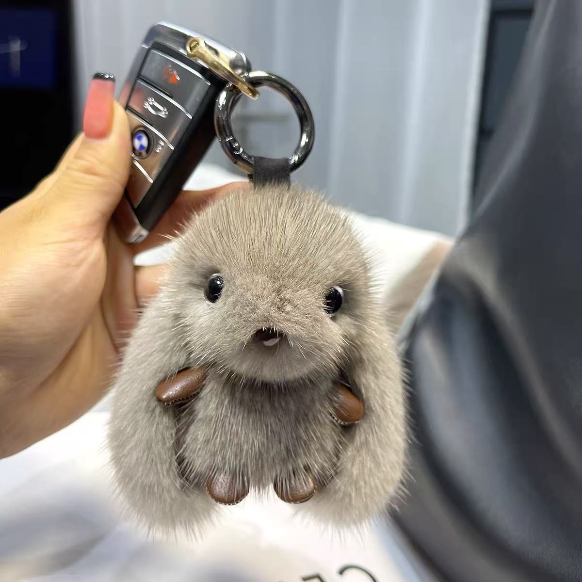 Fluffy Bunny Keychain with Big Eyes & Plush Ears - Pastel Brown Car Keyring, Playful Plush Charm серый