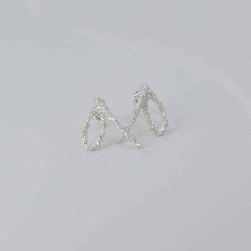 Mouvebament Pure Ribbon Earring_SIlver925
