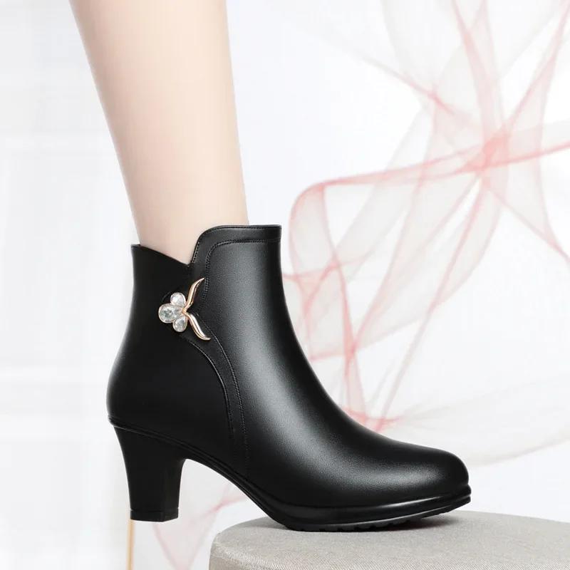 Fashion 6cm Fashion Breathable Business Casual Med Block Heels Shoes Winter 2025 Black Soft Leather Short Ankle Snow Boots for Work Mom