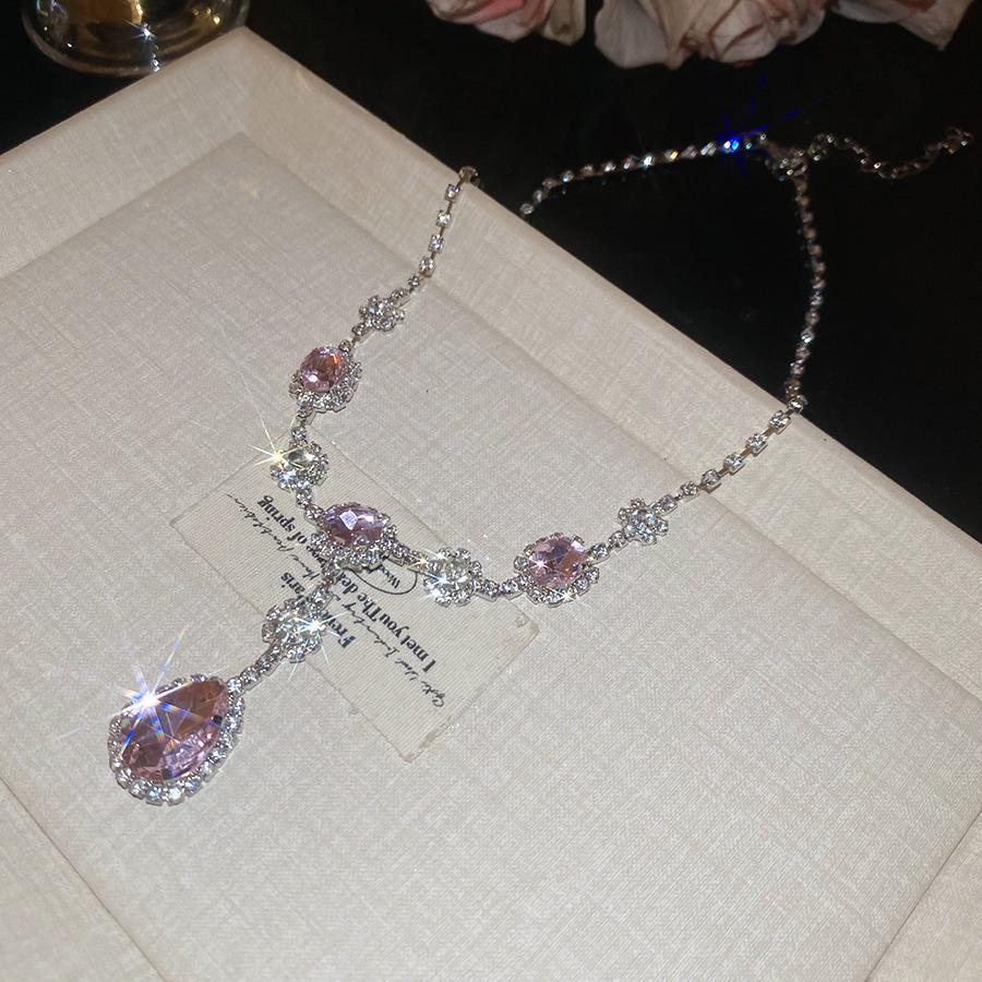 

Елегантний набір намисто та сережки з цирконом у формі метелика: Високоякісна модна біжутерія