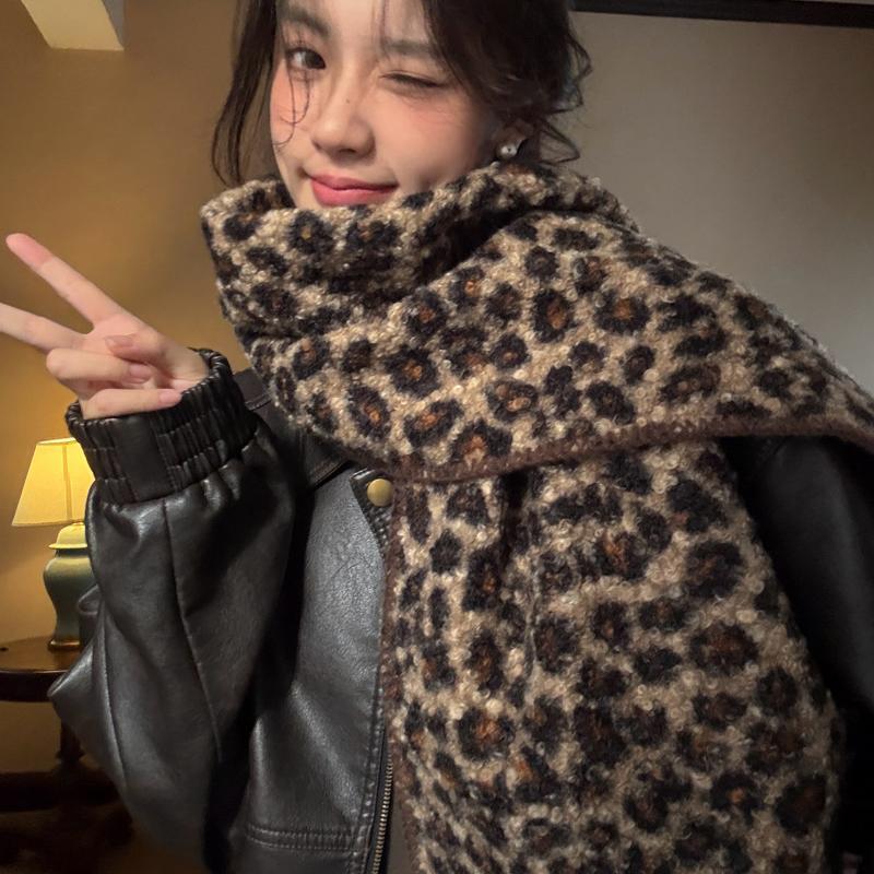 Fashion leopard print high-end atmosphere imitation cashmere scarf women's autumn and winter new European and American versatile warm scarf