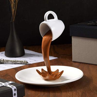 Escultura flotante de taza de café derramada, decoración de cocina, salpicaduras mágicas, decoración creativa de escritorio, decoración del hogar