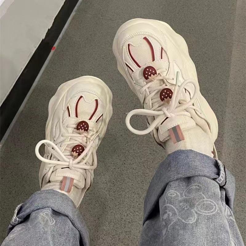 Strawberry dad shoes student versatile casual sports little white shoes ins trendy women's shoes retro Hong Kong style shoes