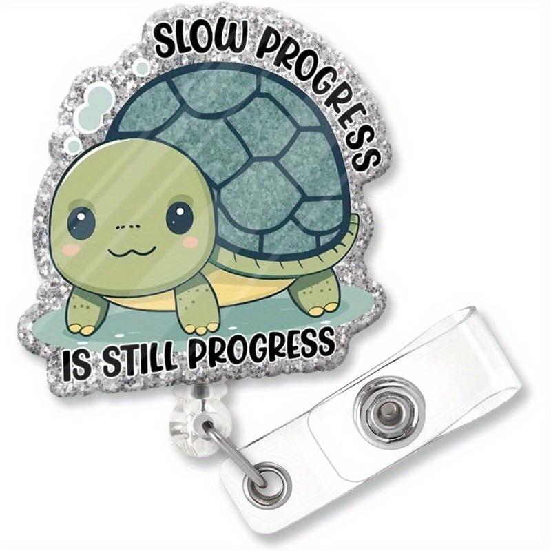 

Мигающий значок-клипса с черепахой «Медленный прогресс», идеальный рождественский/подарок на день рождения для медицинских и образовательных работников. прозрачный