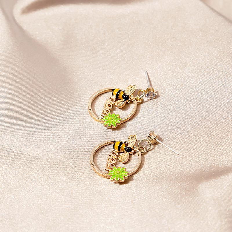 Trendy Bee and Flower Earrings for Girls, Cute and Creative Insect Design, Long Drop Dangling Jewellery