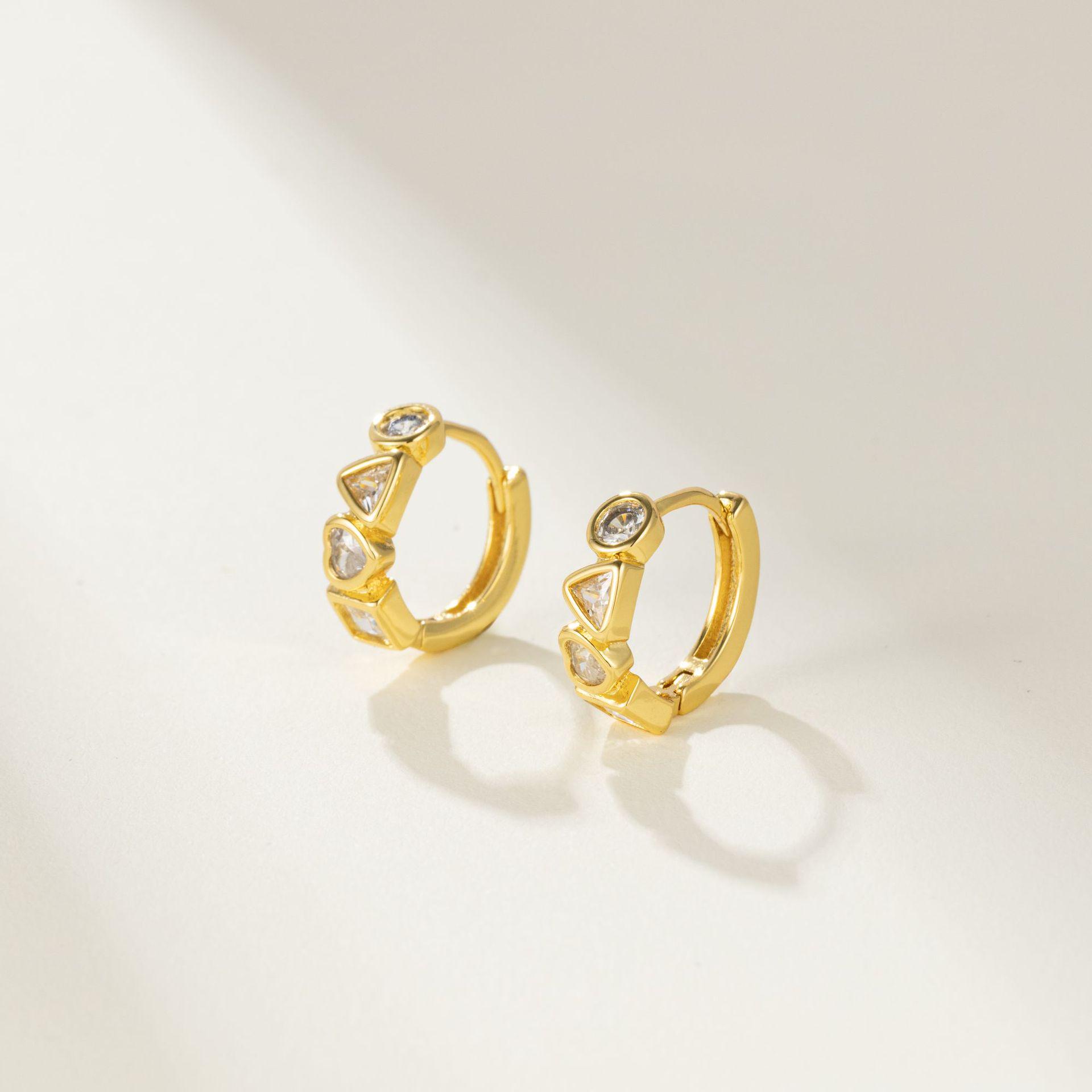 

Серьги-пусеты в форме сердца из 18-каратного золота с бриллиантами - Элегантные и универсальные