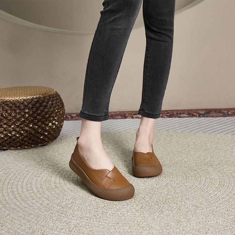 The First Layer of Cowhide Is a Pedal of Medium and Old Genuine Leather Women's Flat-bottomed Shallow-mouth Soft-soled Retro Women's Single Shoes.