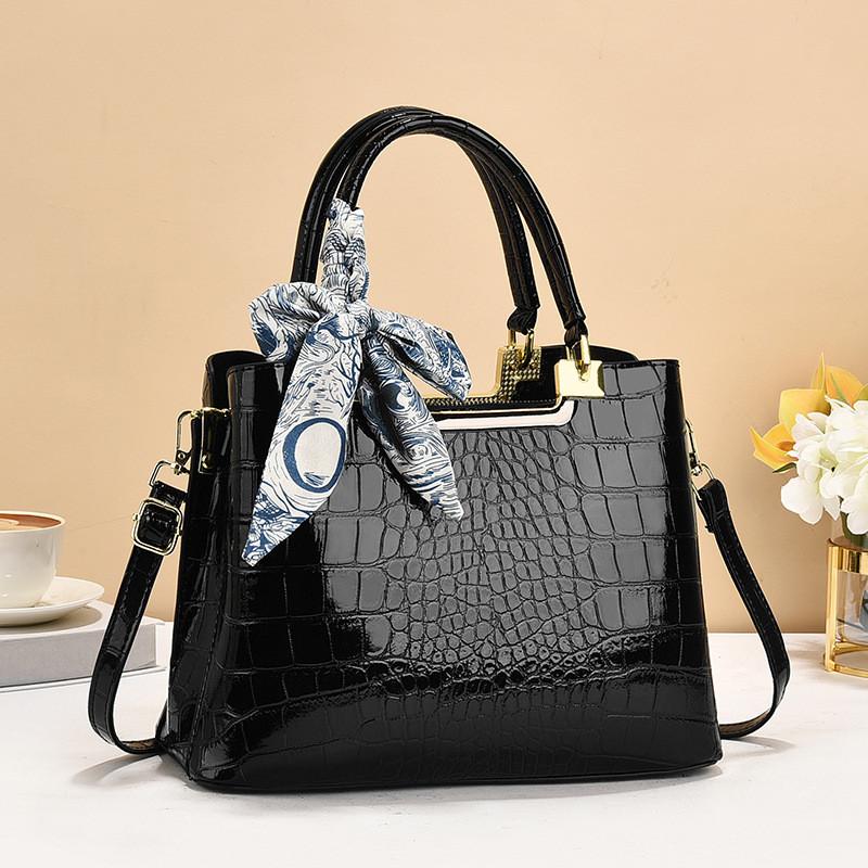 Шикарная большая сумка-тоут для женщин со стильным дизайном под крокодила чёрный
