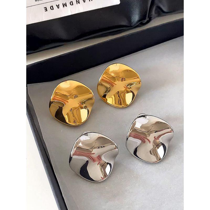 Glossy Metal Curved Disc Earrings 2026 New Popular European and American Style Earrings Light Luxury High-End Minimalist Style Ear Studs