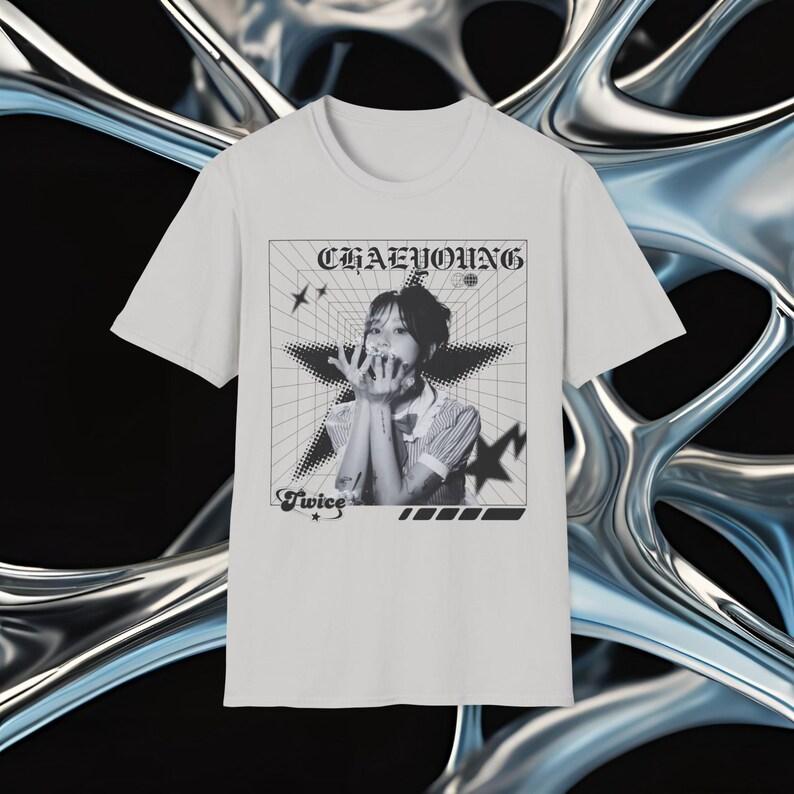 

2026 Summer Fashion Trendy Tee Men Women Vintage Top Chaeyoung Graphic Tee_ Y2k K-pop Fan T-shirt Short Sleeve Casual Clothing XXXL синій
