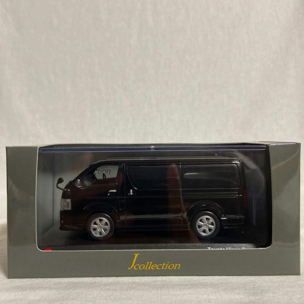 

Kyosho scale Toyota Hiace Super GL Black Mica miniature 200 1/43 car, series.