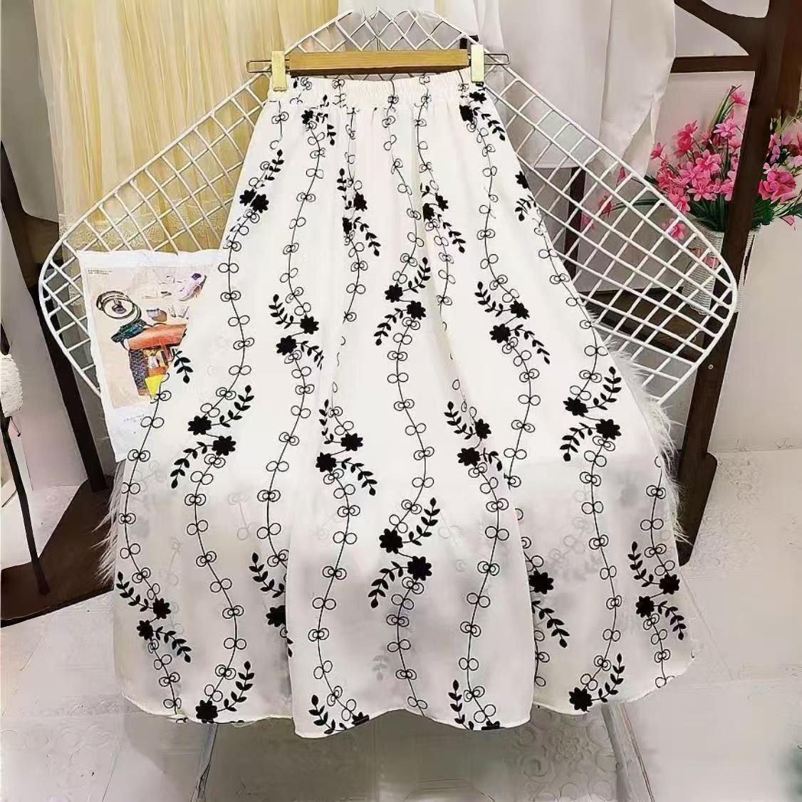 

French Floral Plus Size A-line Skirt – Elastic Waist, Versatile, Drapey Forest Style for Spring/Autumn. L
