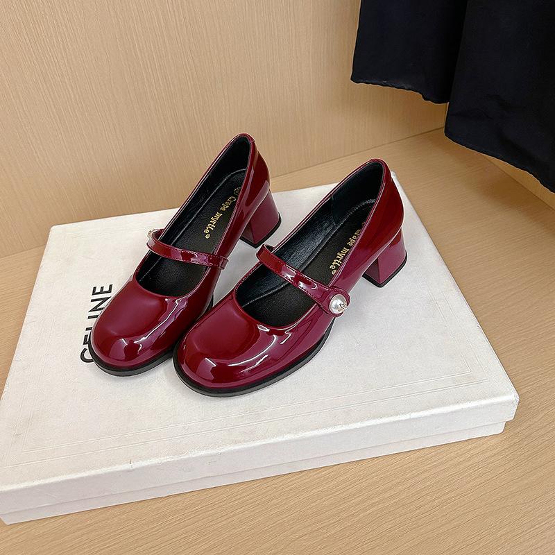 Su Yinyin has the same style as Barbie~ Korean round head pearl red thick heel single shoes Mary Jane shoes women's small leather shoes