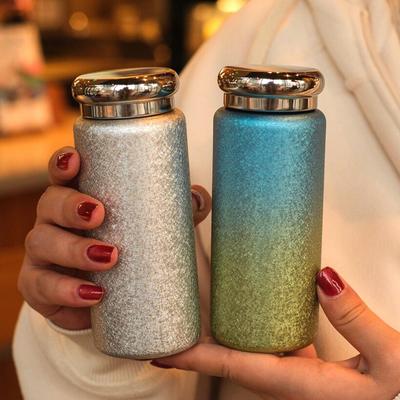 Elegante Mini-Thermoskanne mit Titanbeschichtung für Damen – Stilvoll, Tragbar und Hochwertiges Geschenk