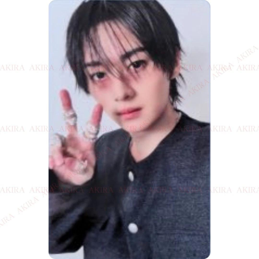 Stray Kids LEE KNOW КАРТОЧКА ИЗ АЛЬБОМА KARMA ОФИЦИАЛЬНАЯ ACCORDION ver. / 1