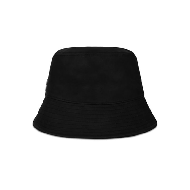 VARZAR VA Nietenhut aus veganem Leder in Schwarz