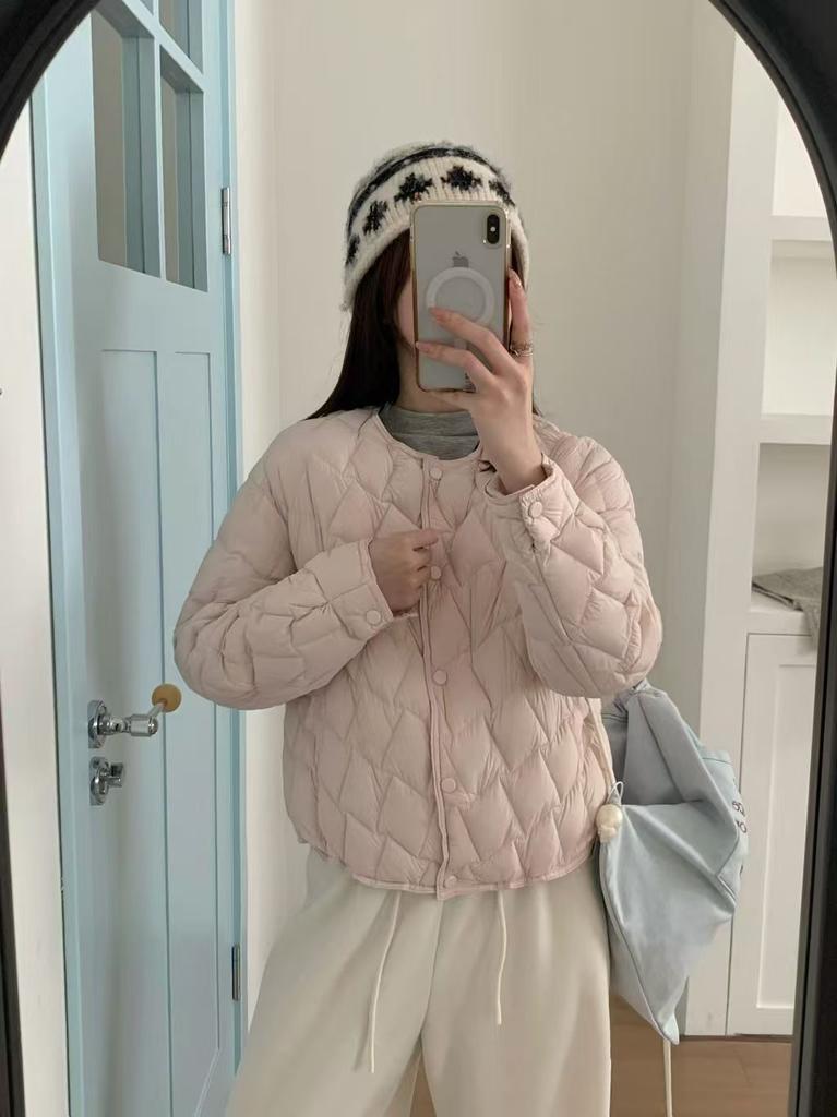 Yu Yannian's new fashionable and light white duck down jacket women's short round neck small thin jacket