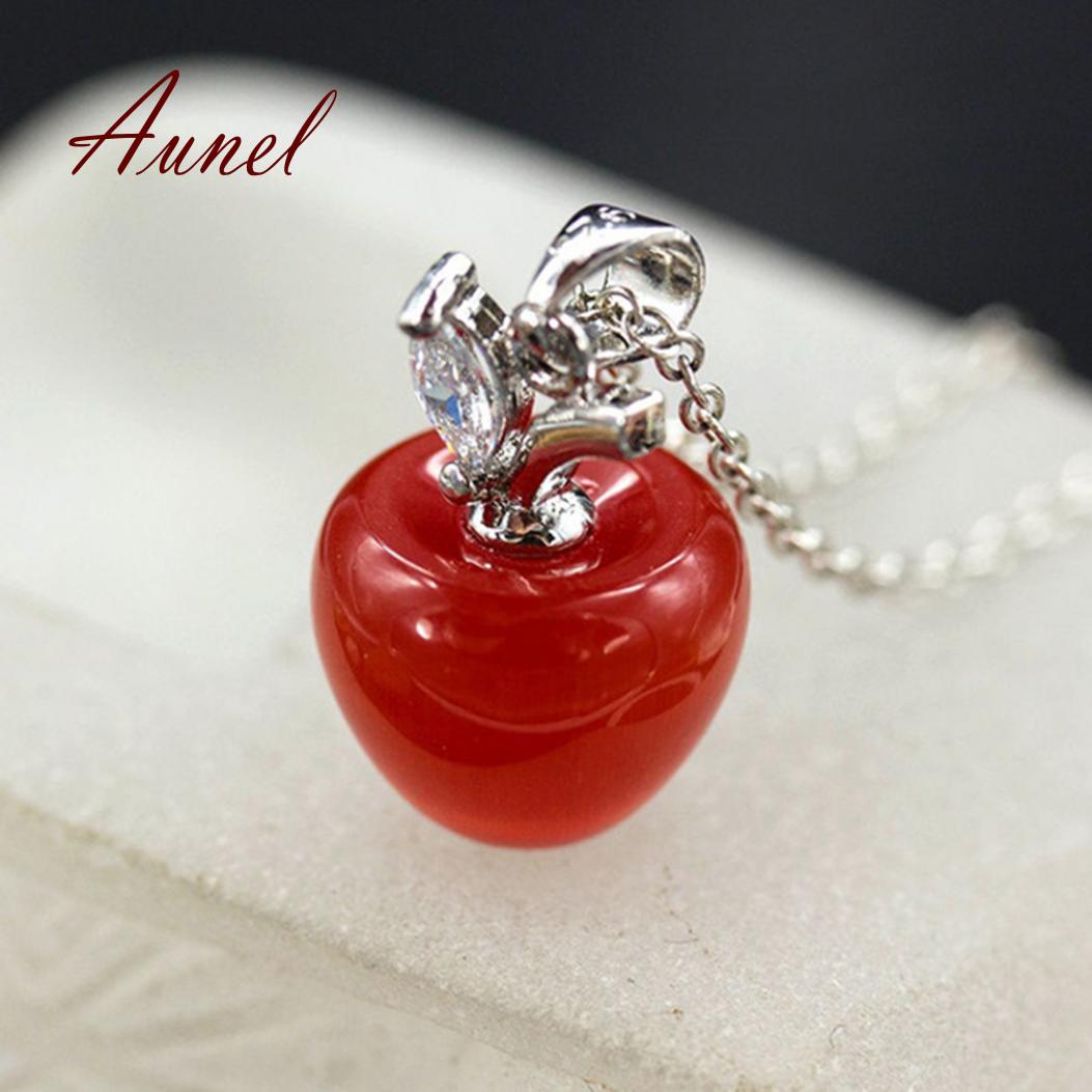 

Кулон в форме красного яблока