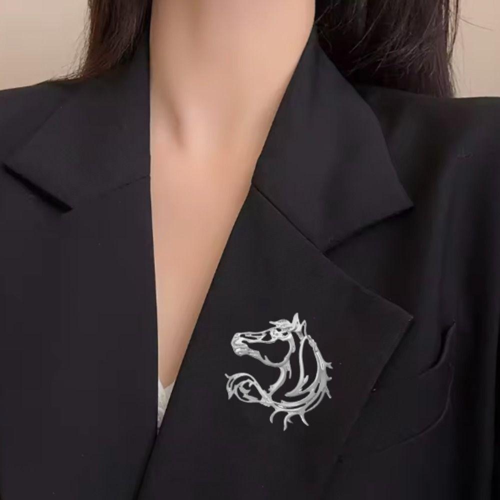 Simple Hollow Horse Brooch Zinc Zinc Alloy New Year Chest Flower Zodiac Horse Pin  Gift
