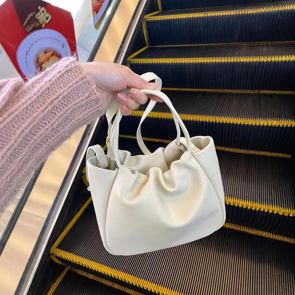2024 new soft leather cloud pleated small bag women's handbag vegetable basket niche high-end commuter messenger bag