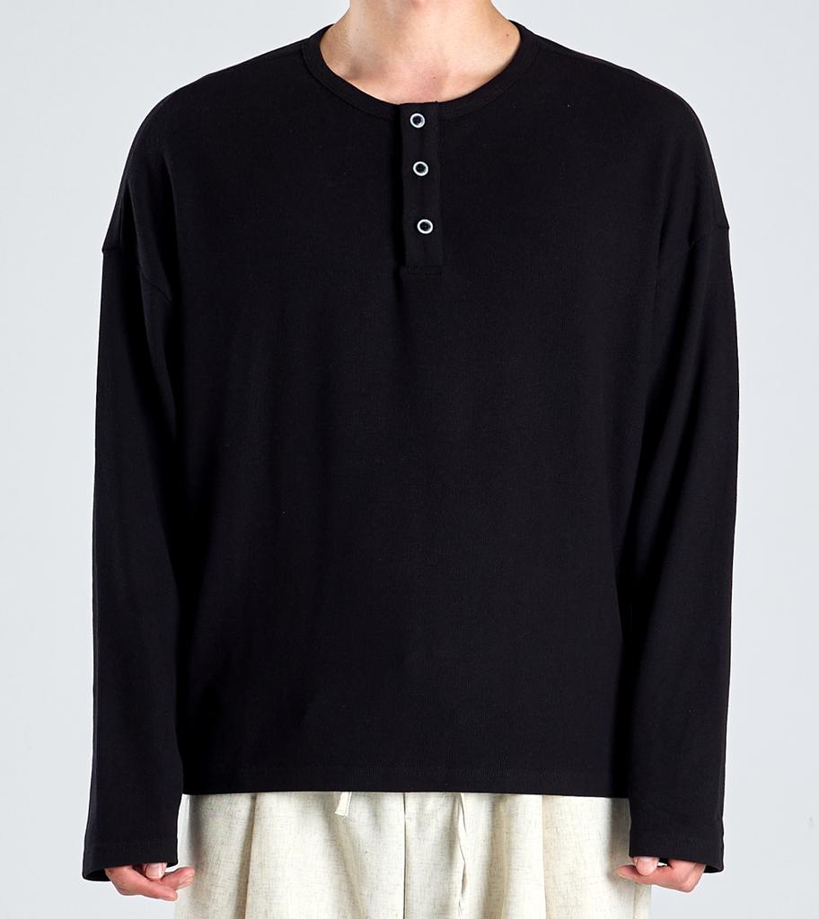 Beoteunseoul Ecocosy Henley Neck Knit T-Shirt (Black)