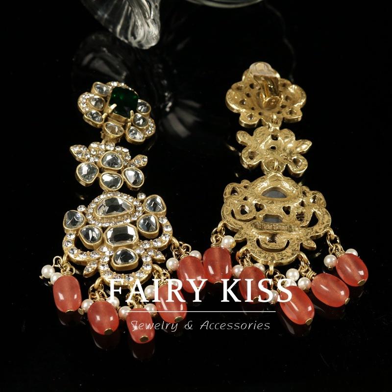 

Серьги-кисти с крупными богемными изумрудными стразами, длинные, на плечо, атмосферные, в стиле ретро, с покрытием под старое золото