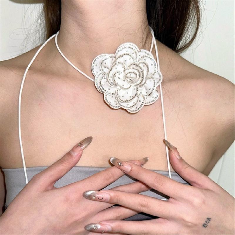 Stylish Pendant Necklace Jewelry Beautiful Necklace with Shimmering Embellishments Flower Decorated Neck Adornment